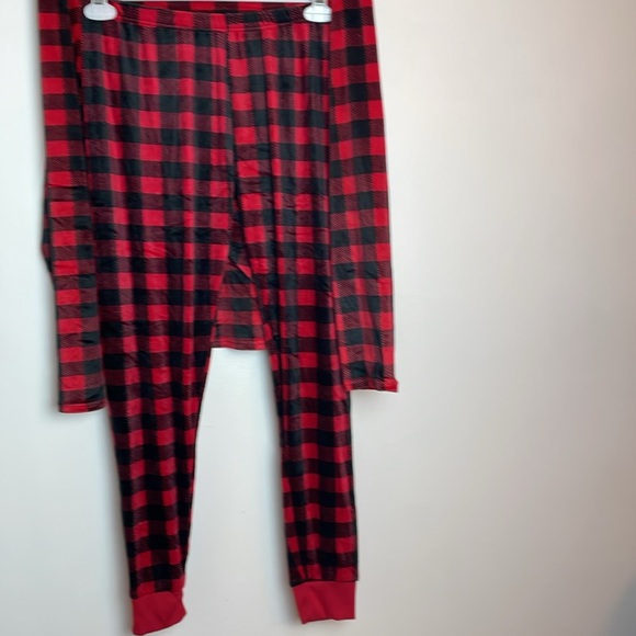 NWT Family Matching pajamas Mom Size Small Color Plaid Red & Black - Picture 5 of 8